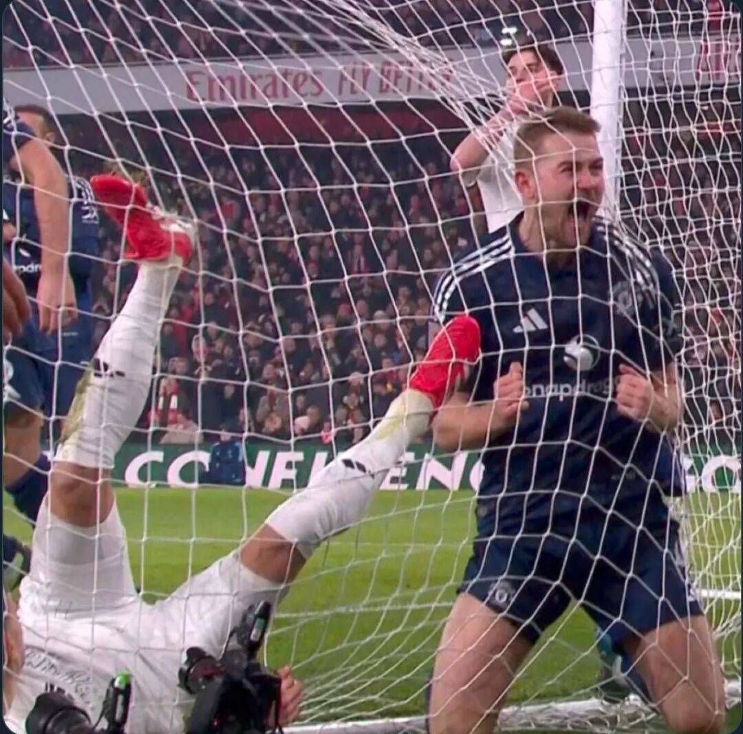 爱游戏官网-曼联迎欧篮联关键赛，国际比赛日队长鼓劲，态度坚定，心理建设被强调(每场比赛都充满紧张和激烈的对抗)