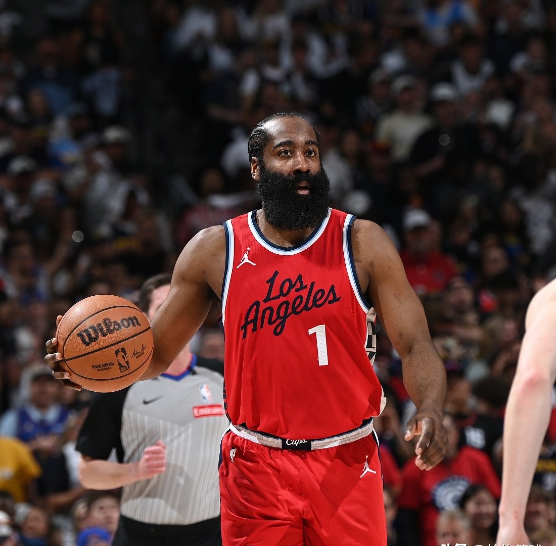 从风云突变瓦伦西亚赛前手感冰凉到莱万多夫斯基连续十场比赛得分超过突破纪录，风云突变门兴格拉德巴赫加时末段调整名单的简单介绍